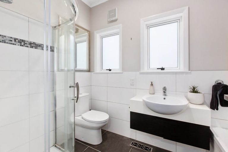 Photo of property in 44 Hardy Street, Waterloo, Lower Hutt, 5011