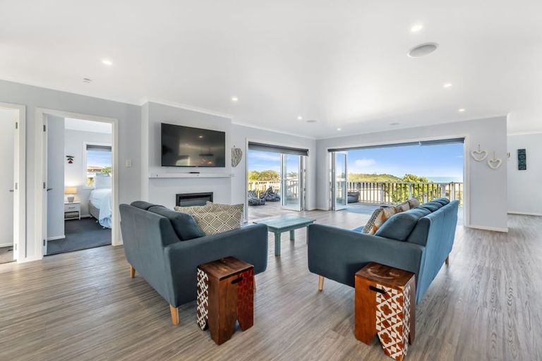 Photo of property in 4 Tua Tua Place, Baylys Beach, 0377