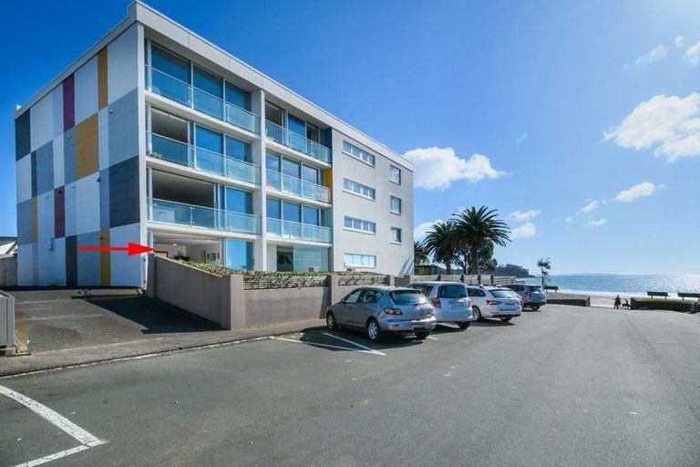 Photo of property in Seaview Apartments, 3/64 Milford Road, Milford, Auckland, 0620