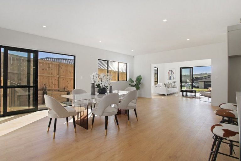 Photo of property in 16 Awa Avenue, Helensville, 0800