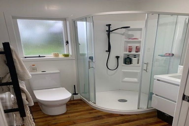 Photo of property in 127 Matipo Road, Te Atatu Peninsula, Auckland, 0610