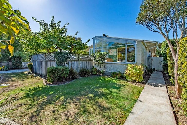 Photo of property in 64 Carruthers Street, Ilam, Christchurch, 8041