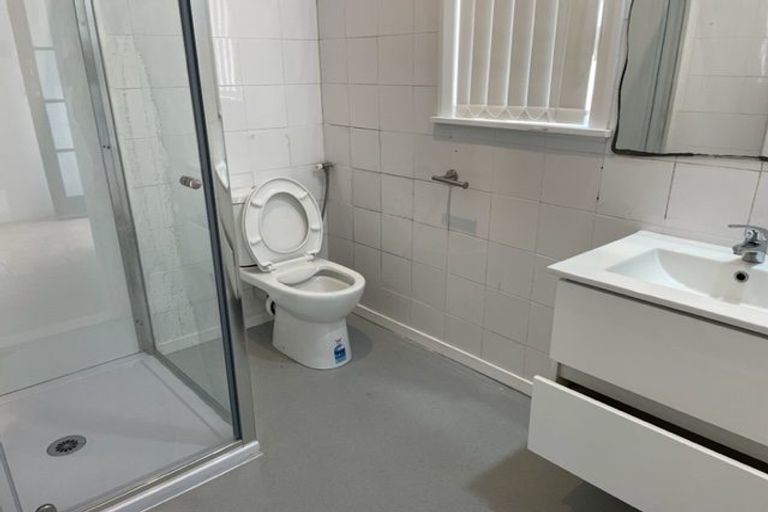 Photo of property in 22 Cliff View Drive, Green Bay, Auckland, 0604