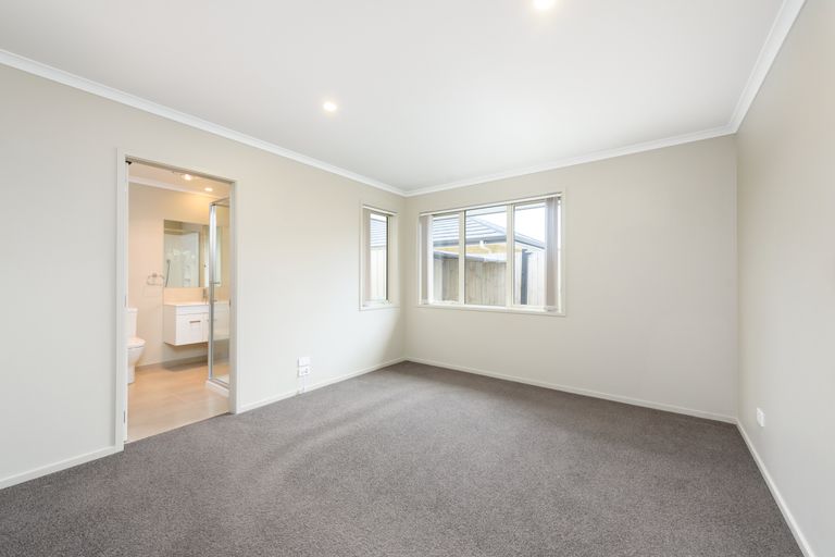 Photo of property in 28 Rainey Crescent, Papamoa Beach, Papamoa, 3118
