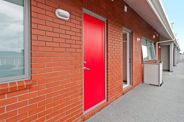 Photo of property in 10/26 Railway Street West, Papakura, 2110