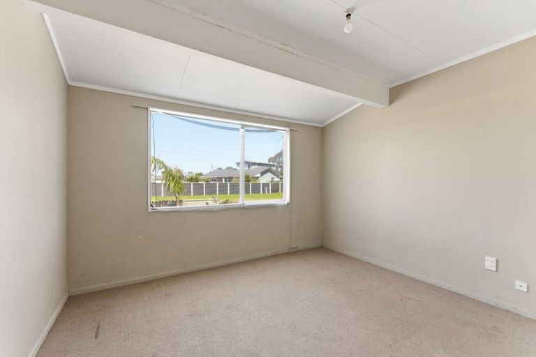 Photo of property in 15 Waitai Street, Castlecliff, Whanganui, 4501