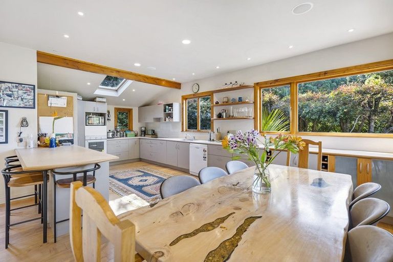 Photo of property in 9 Tawini Road, Titirangi, Auckland, 0604
