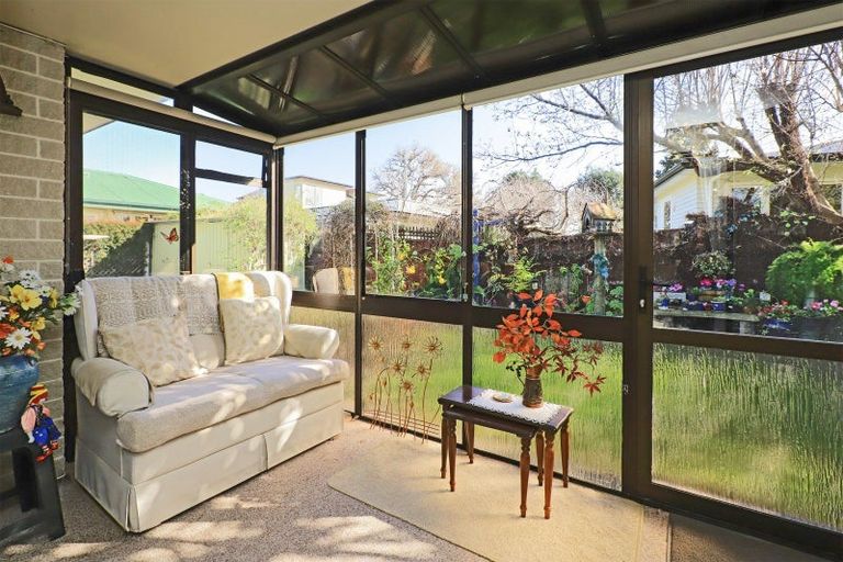 Photo of property in 1a Neeve Place, Taradale, Napier, 4112