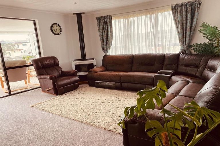 Photo of property in 11 Te Kiteroa Grove, Churton Park, Wellington, 6037