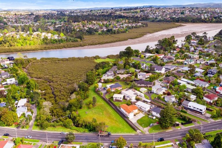 Photo of property in 17 Matipo Road, Te Atatu Peninsula, Auckland, 0610