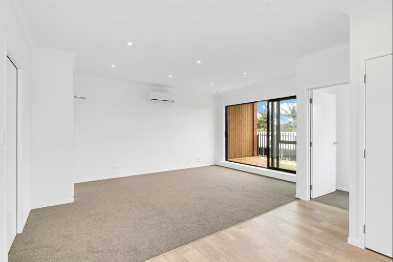 Photo of property in 2/500 Te Atatu Road, Te Atatu Peninsula, Auckland, 0610