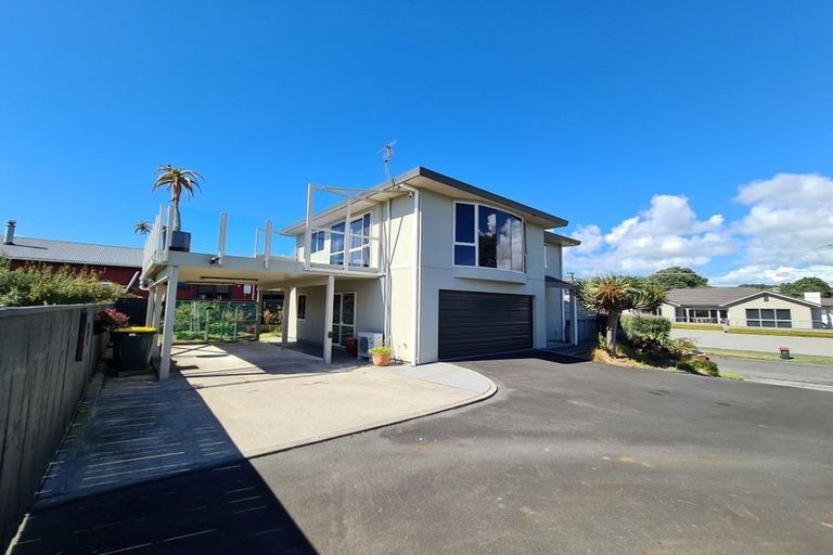 Photo of property in 14 Whiteley Street, Moturoa, New Plymouth, 4310