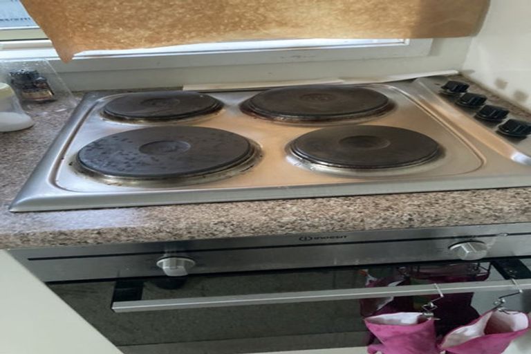 Photo of property in 72 Roberts Road, Te Atatu South, Auckland, 0610