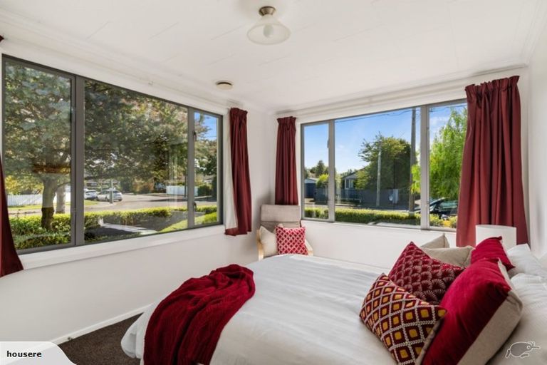 Photo of property in 33 Croziers Road, St Albans, Christchurch, 8052