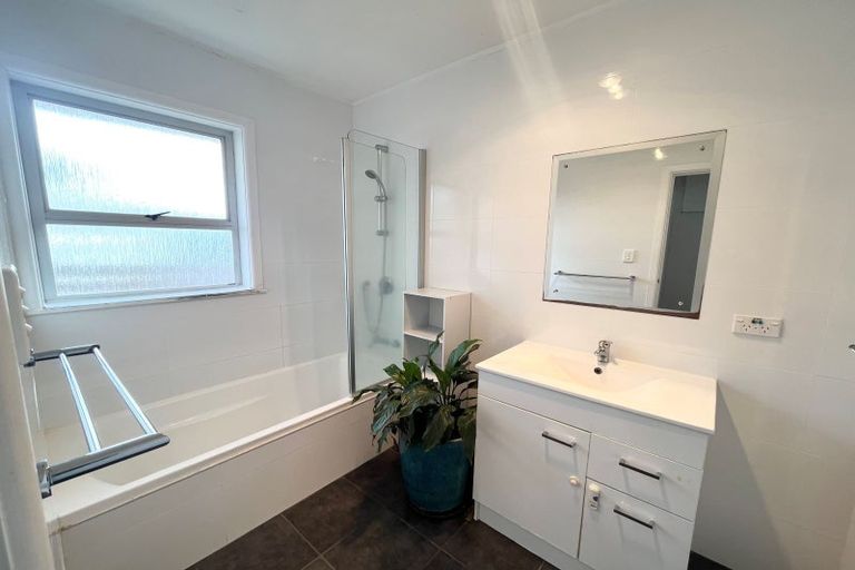 Photo of property in 118 Mcleod Road, Te Atatu South, Auckland, 0610
