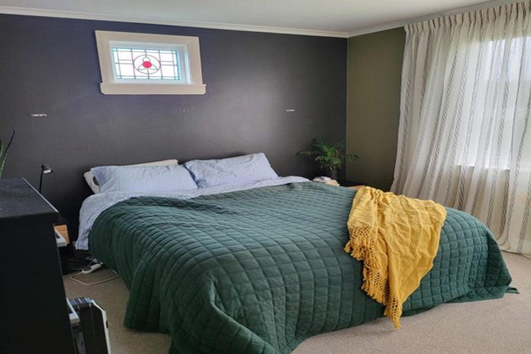 Photo of property in 12a Chapman Street, Newlands, Wellington, 6037