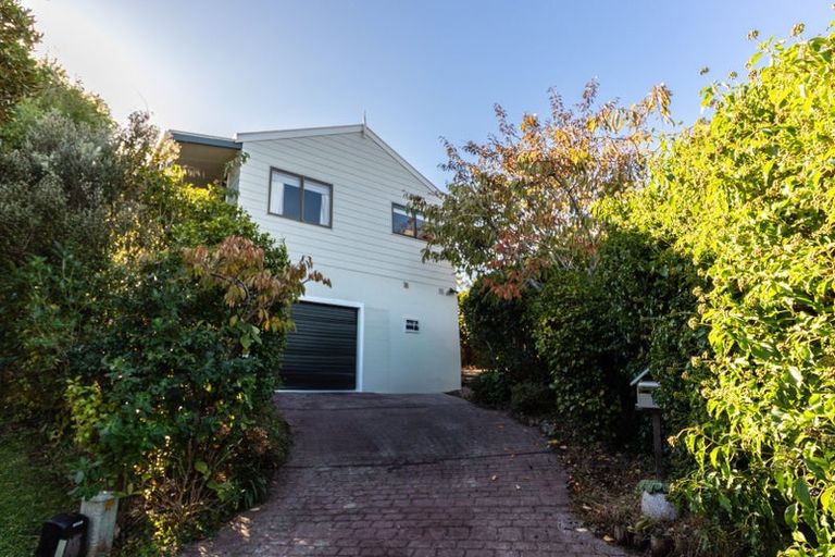 Photo of property in 6 Sasanqua Way, Crofton Downs, Wellington, 6035