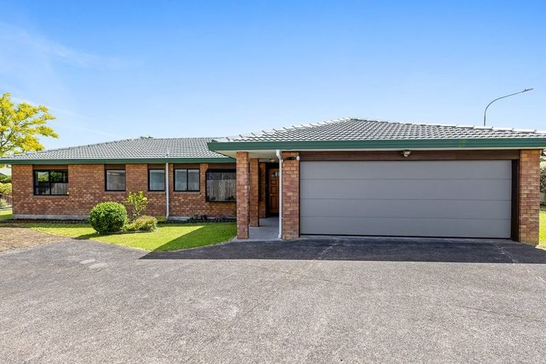 Photo of property in 19 Sturges Road, Henderson, Auckland, 0612