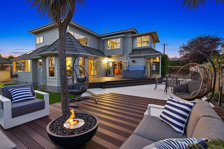 Photo of property in 30 Golf Road, Paraparaumu Beach, Paraparaumu, 5032