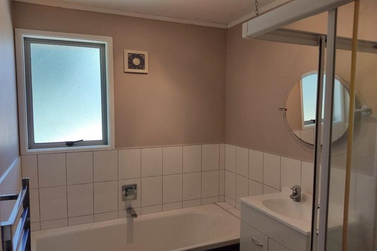 Photo of property in 60 Hellyers Street, Birkdale, Auckland, 0626