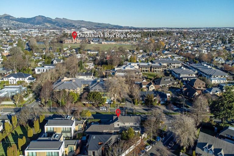 Photo of property in 2 Snowdon Road, Fendalton, Christchurch, 8052