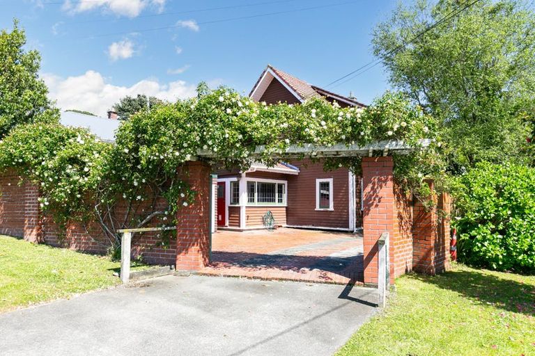 Photo of property in 1 Woodmancote Road, Khandallah, Wellington, 6035