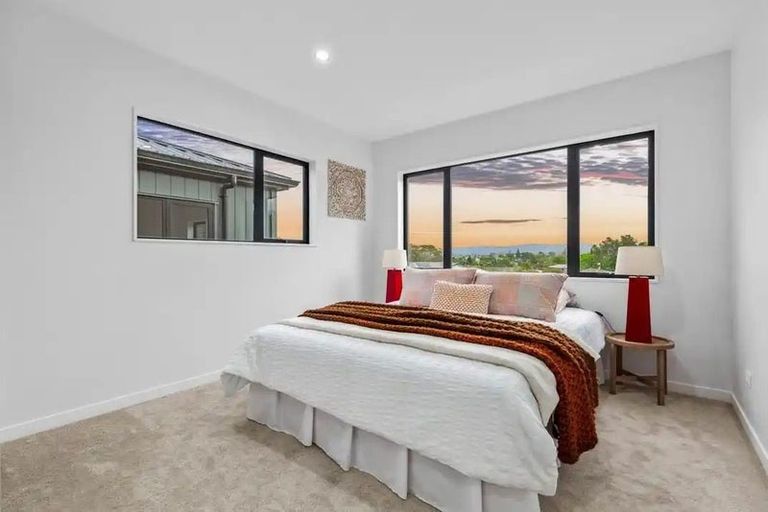 Photo of property in 56c Donovan Avenue, Massey, Auckland, 0614