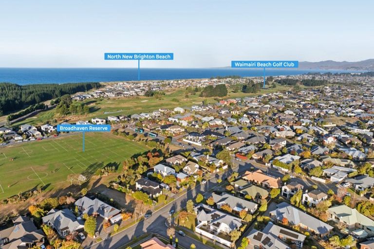 Photo of property in 10 Courtfield Close, Parklands, Christchurch, 8083