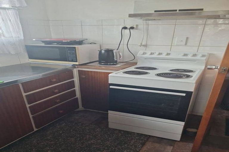 Photo of property in 2/14 Catkin Crescent, Papatoetoe, Auckland, 2025