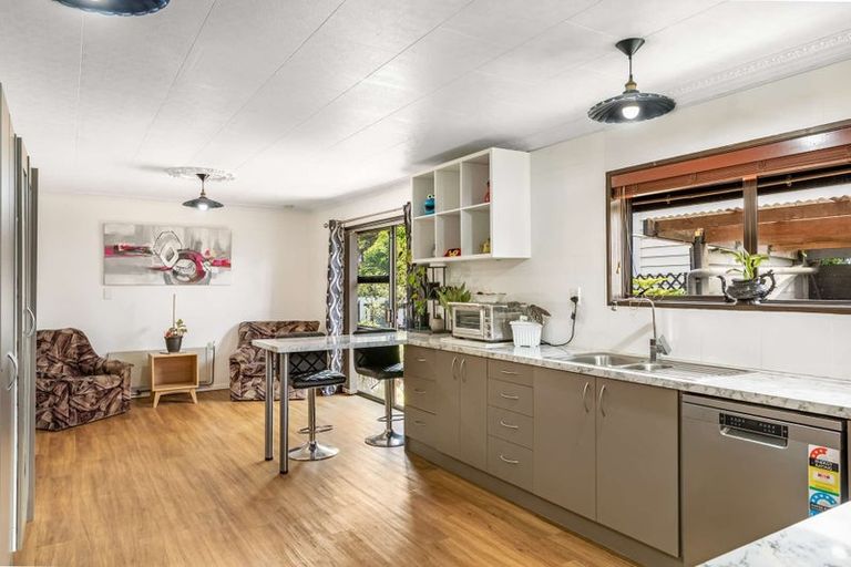 Photo of property in 17 Henley Street, Westport, 7825