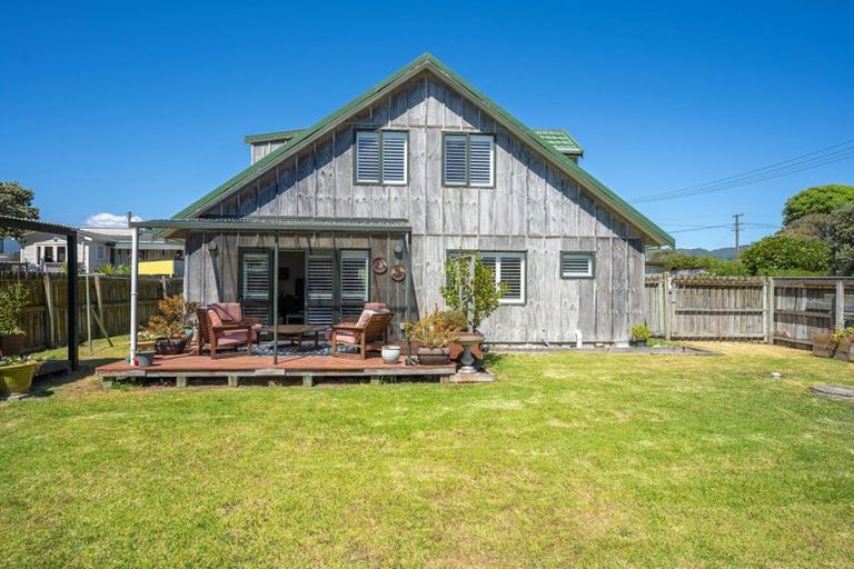 Photo of property in 19 Dixie Street, Te Horo Beach, Otaki, 5581