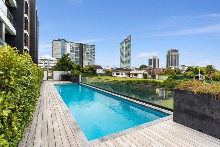 Photo of property in Frank Sargeson Apts, 106/80 Anzac Street, Takapuna, Auckland, 0622