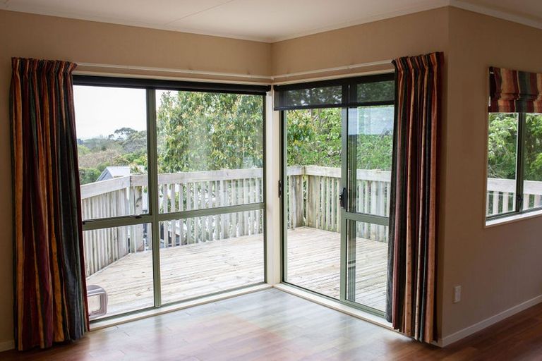 Photo of property in 9 Amokura Street, Waikanae, 5036