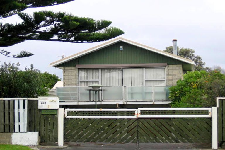Photo of property in 224 Manly Street, Paraparaumu Beach, Paraparaumu, 5032