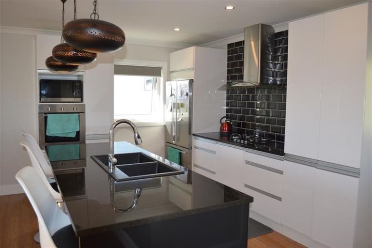 Photo of property in 11 Madeira Close, Whitby, Porirua, 5024