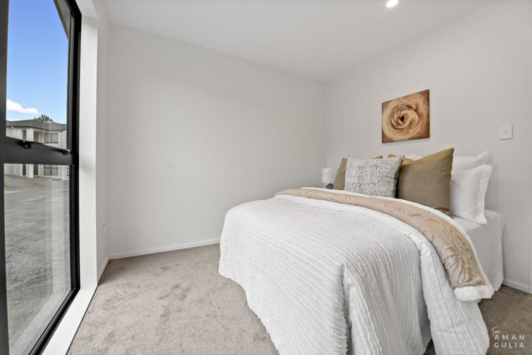 Photo of property in 15 Mara Way, Sunnyvale, Auckland, 0612