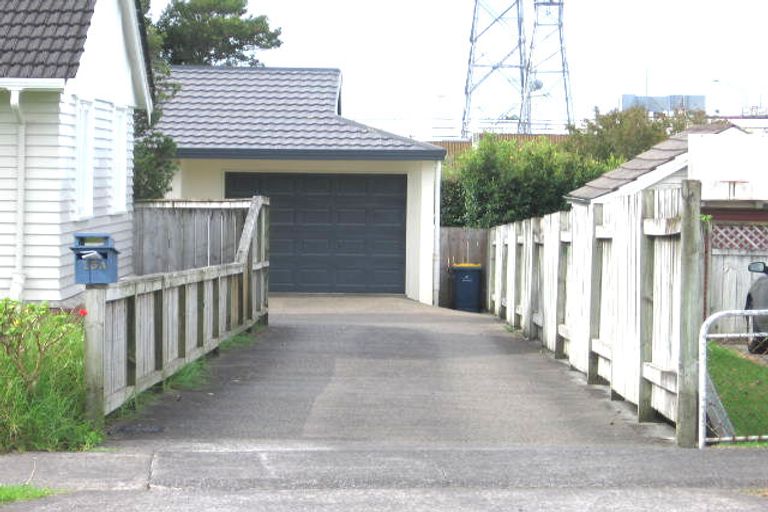 Photo of property in 13 Flanshaw Road, Te Atatu South, Auckland, 0610