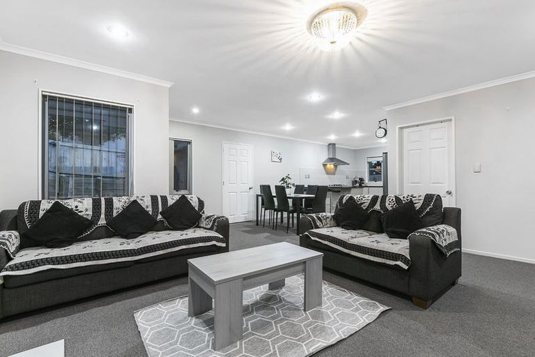 Photo of property in 13 Thomas Rea Place, Te Atatu South, Auckland, 0610
