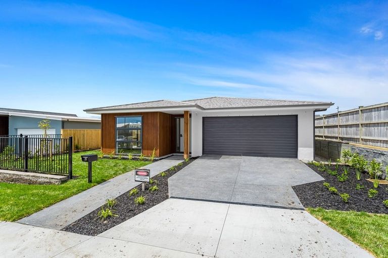 Photo of property in 29 Tiromoana Drive, Red Beach, 0932