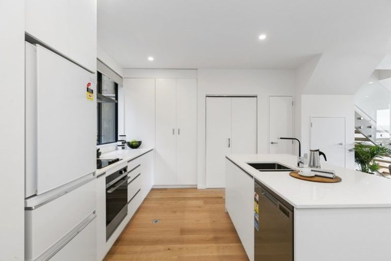 Photo of property in 12/80u Seatoun Heights Road, Seatoun, Wellington, 6022