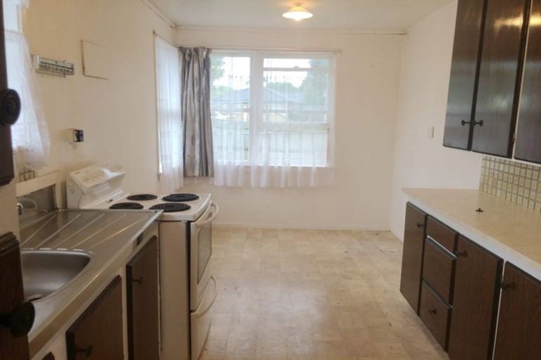 Photo of property in 23 Hill Crescent, New Lynn, Auckland, 0600