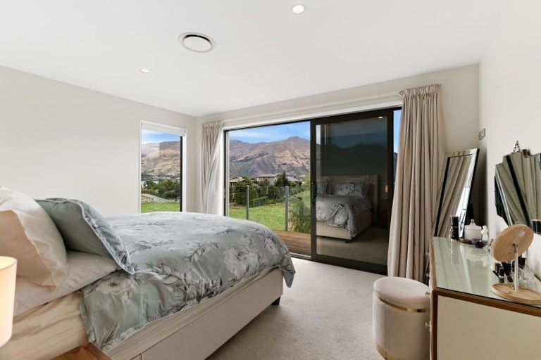Photo of property in 28 Minaret Ridge, Wanaka, 9305