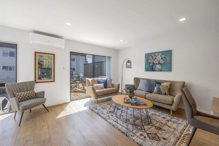 Photo of property in 16 Meritage Lane, Te Atatu South, Auckland, 0610