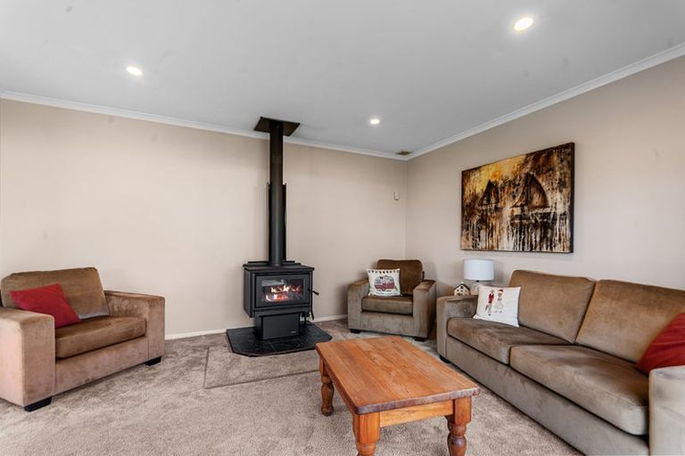 Photo of property in 12 Petries Road, Woodend, 7610