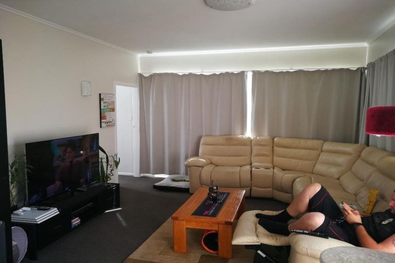 Photo of property in 6 Newington Road, Henderson, Auckland, 0612