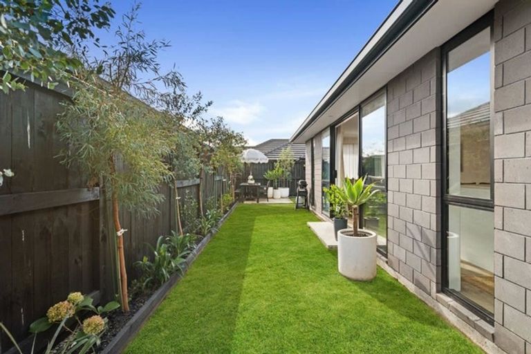 Photo of property in 8 Kaiora Drive, Papamoa Beach, Papamoa, 3118