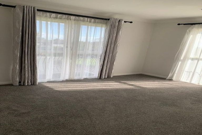 Photo of property in 2 Glastry Close, East Tamaki Heights, Auckland, 2016