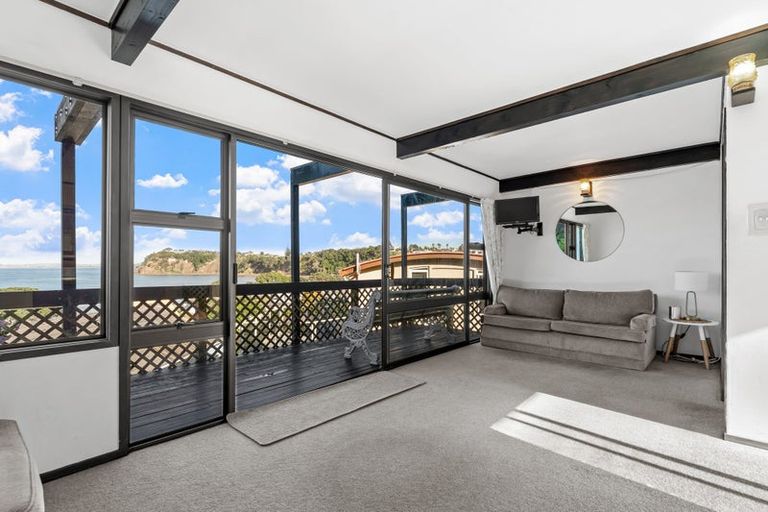 Photo of property in 32 Zita Avenue, Matakatia, Whangaparaoa, 0930
