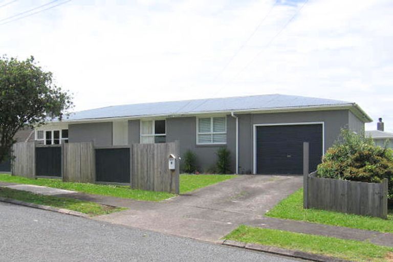 Photo of property in 1 Ware Place, Pakuranga Heights, Auckland, 2010