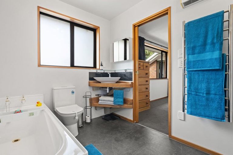 Photo of property in 2 Hare Street, Ilam, Christchurch, 8041